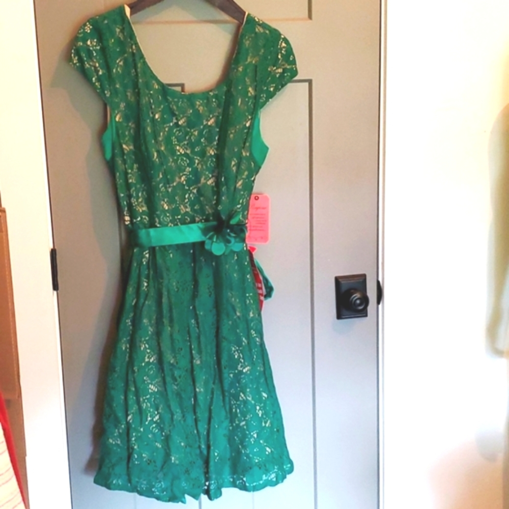 NEW LACE dress. Prom, homecoming, WEDDING etc NEW with tags